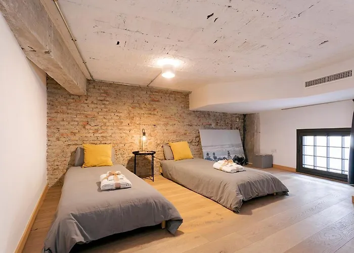 -Malagasunapts-Industrial Loft Citycentre